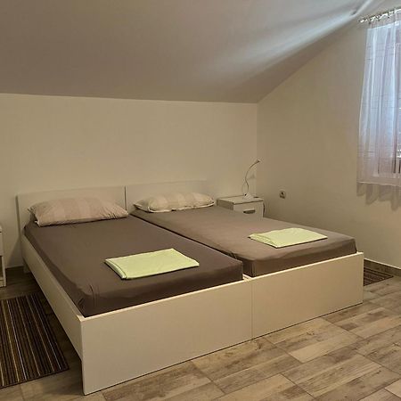 Apartmani Ana Sukošan Екстериор снимка