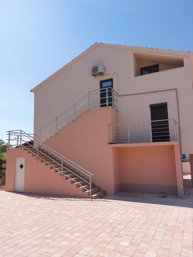 Apartmani Ana Sukošan Екстериор снимка
