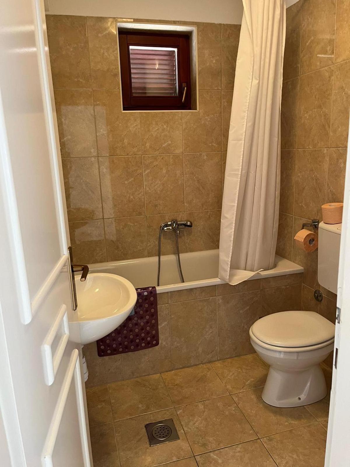 Apartmani Ana Sukošan Екстериор снимка