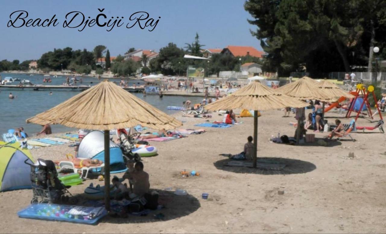 Apartmani Ana Sukošan Екстериор снимка