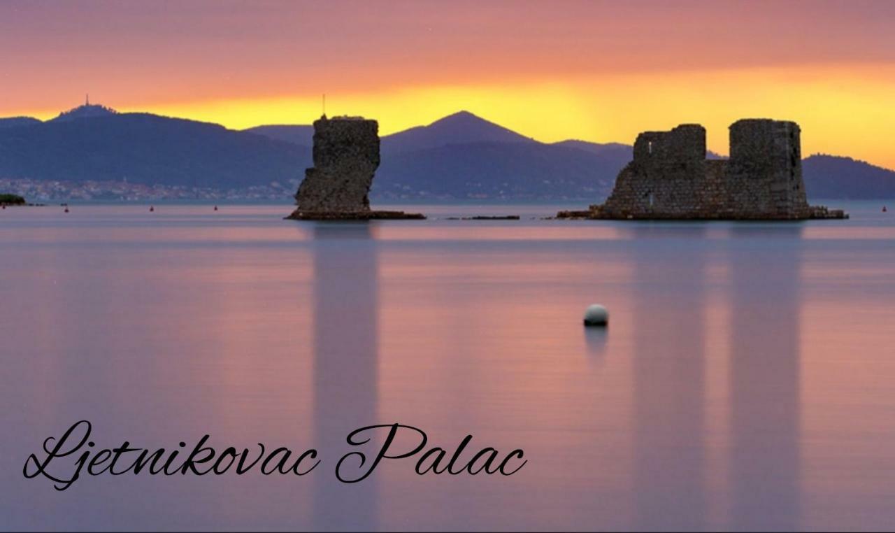 Apartmani Ana Sukošan Екстериор снимка